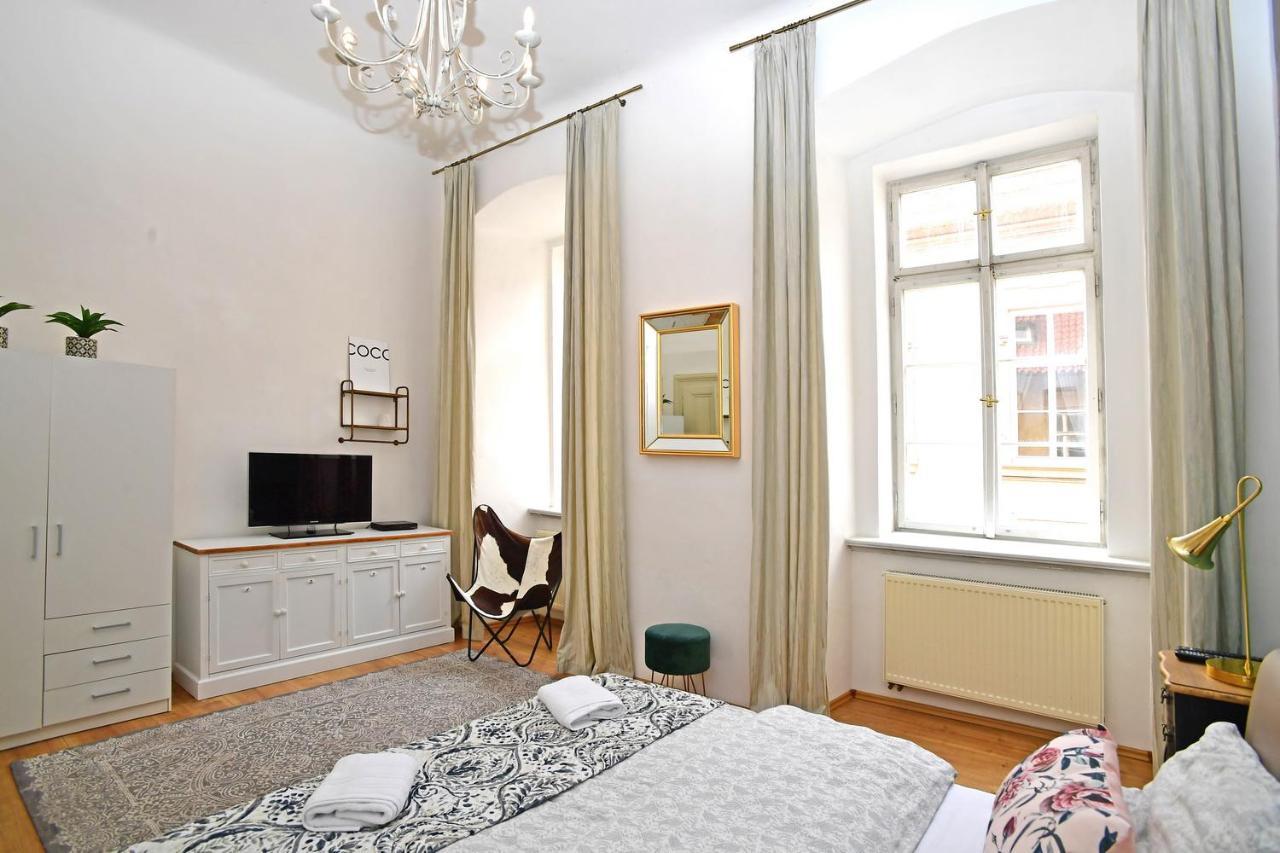 Lovely Little Cosy Apt In Прага Екстер'єр фото